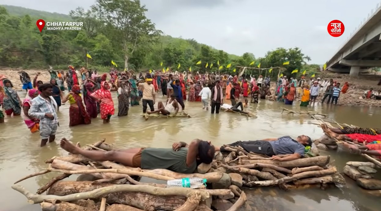 मध्य प्रदेश के छतरपुर जिले में केन-बेतवा लिंक परियोजना को लेकर आदिवासियों का विरोध लगातार तेज होता जा रहा है। 
