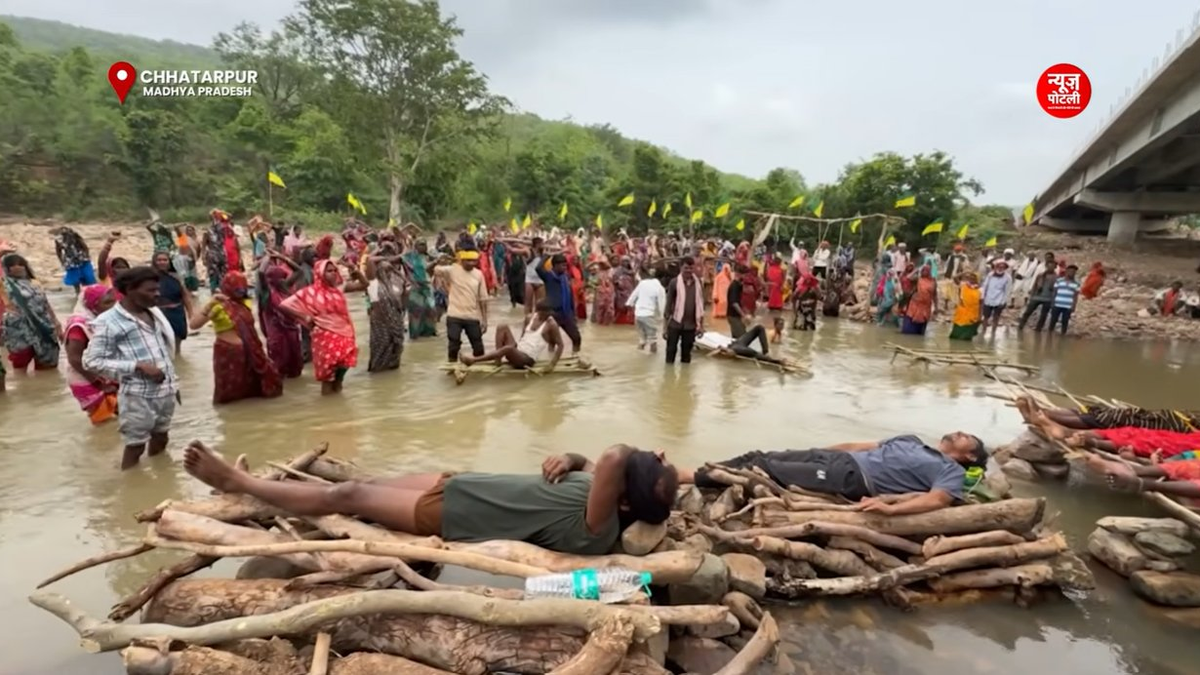 मध्य प्रदेश के छतरपुर जिले में केन-बेतवा लिंक परियोजना को लेकर आदिवासियों का विरोध लगातार तेज होता जा रहा है।