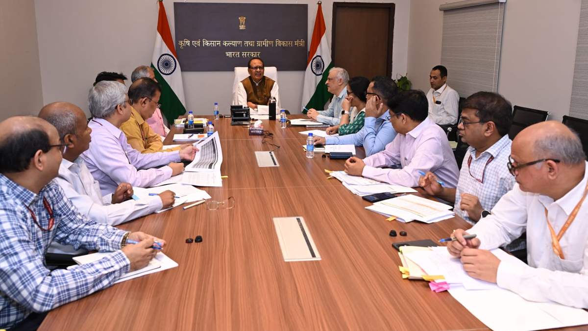 कृषि मंत्री ने फसल कटाई, बुवाई और मंडियों में उपज की आवक की ली जानकारी
