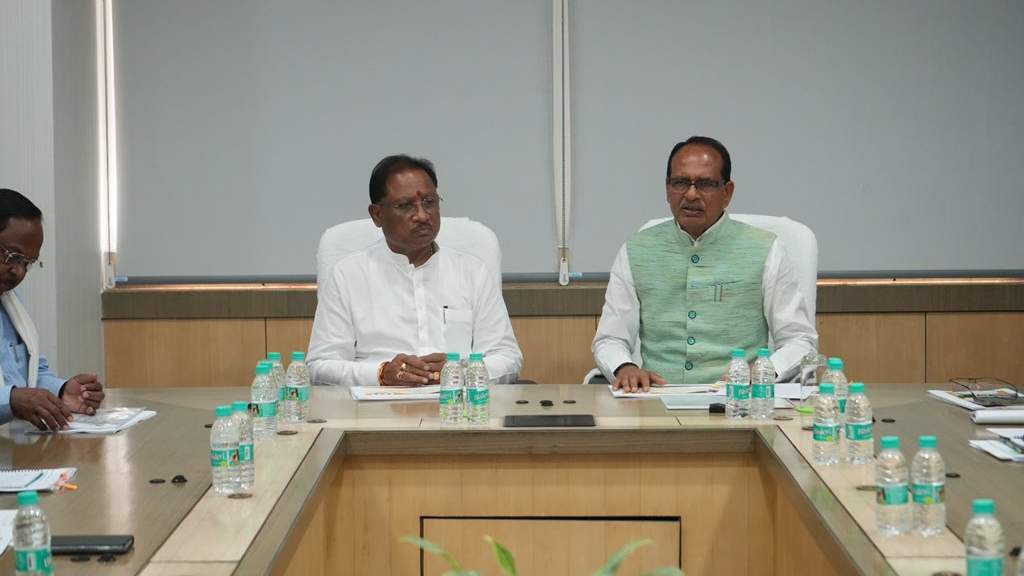 कृषि मंत्री ने छत्तीसगढ़ में कृषि व ग्रामीण विकास की प्रगति की समीक्षा की, किसानों की आय वृद्धि समेत इन विषयों पर भी की चर्चा