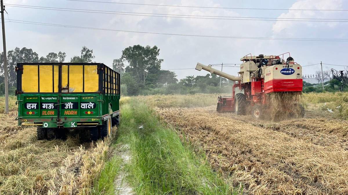 पंजाब में पराली प्रबंधन कृषि यंत्रों की ख़रीद के लिए मिलेगा लोन, राज्य के ज़िला सहकारी बैंकों की 802 शाखाओं में योजना शुरू