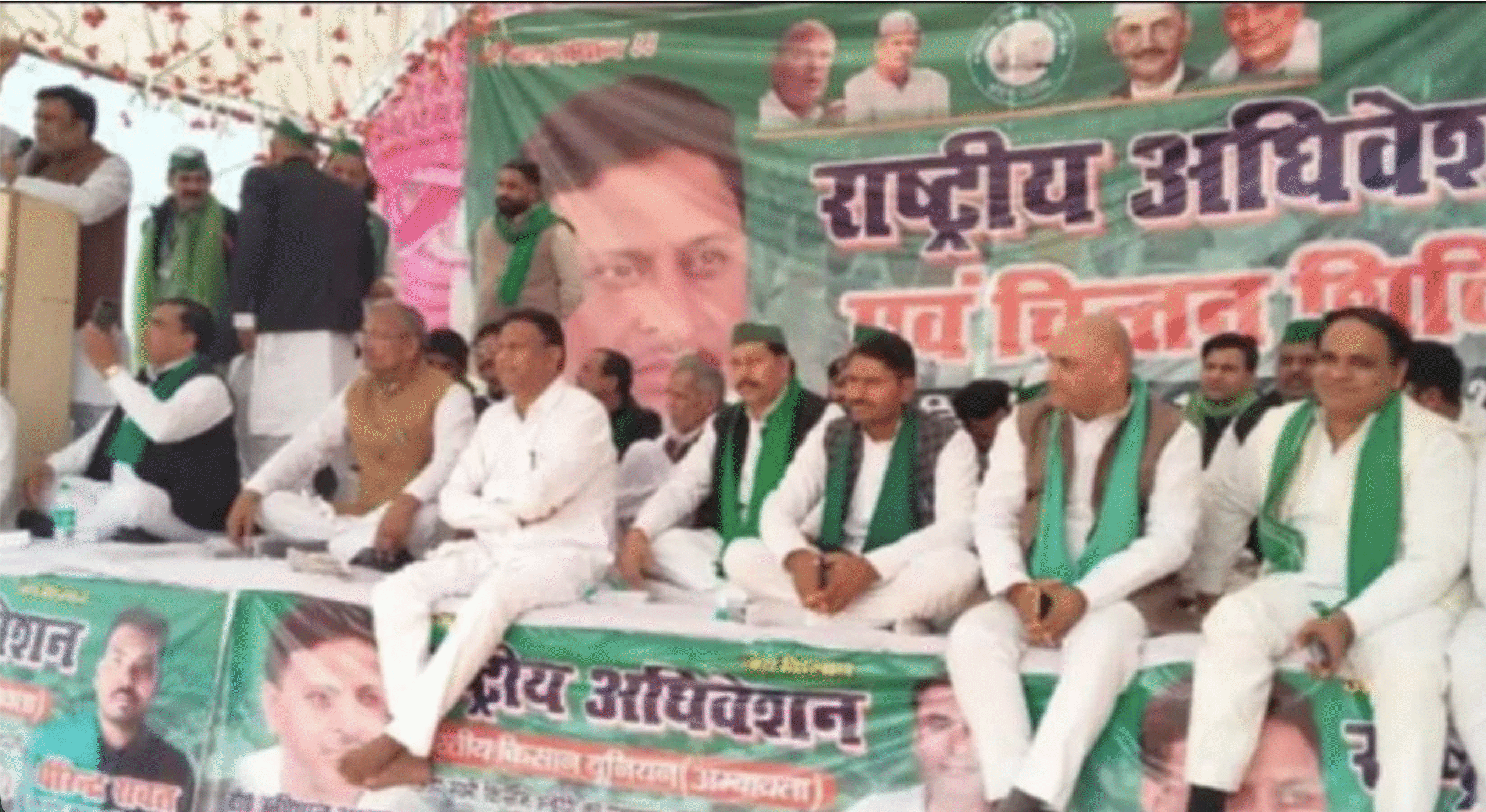 कर्ज माफी और ₹5000 पेंशन की मांग को लेकर प्रयागराज में जुटे किसान, 10 मार्च को लखनऊ में धरने का ऐलान