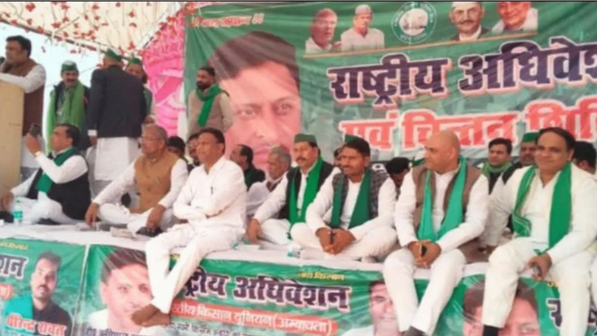 कर्ज माफी और ₹5000 पेंशन की मांग को लेकर प्रयागराज में जुटे किसान, 10 मार्च को लखनऊ में धरने का ऐलान