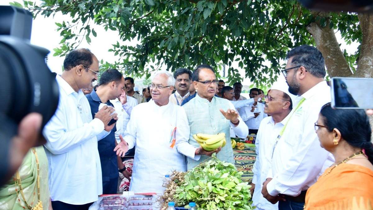 जलवायु अनुकूल नई किस्में विकसित करने की जरूरत: कृषि मंत्री चौहान