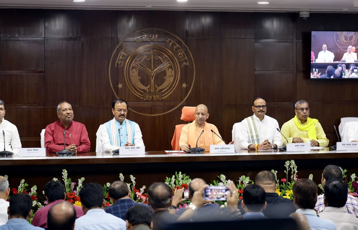 यूपी में कृषि कचरे से बनेगा विमान का ईंधन, योगी सरकार ने नई नीति को दी मंजूरी