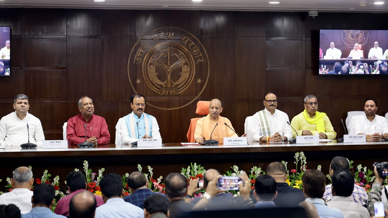 यूपी में कृषि कचरे से बनेगा विमान का ईंधन, योगी सरकार ने नई नीति को दी मंजूरी