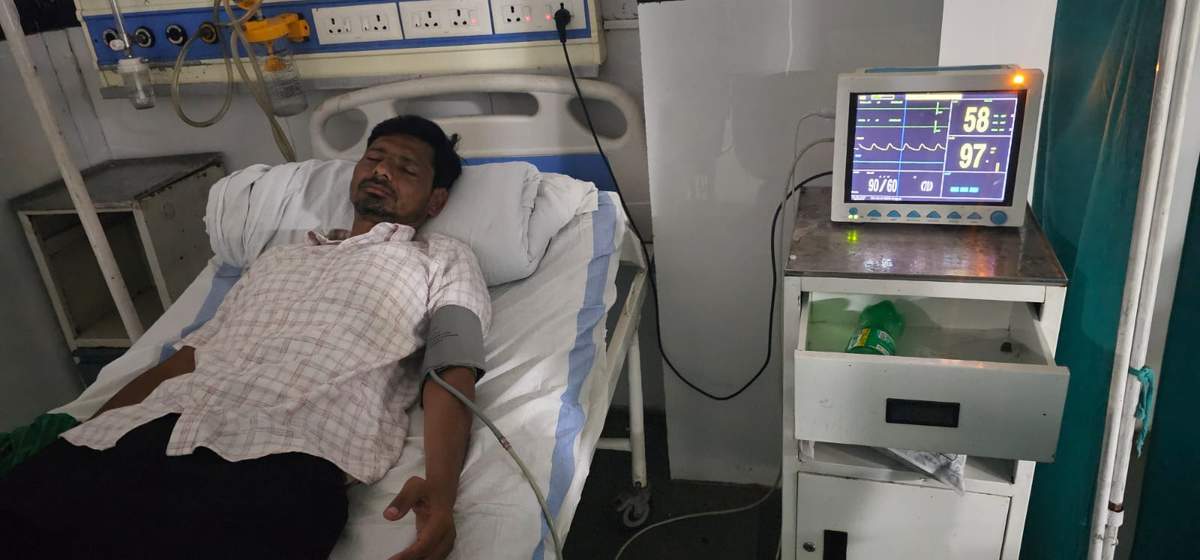 छतरपुर के ज‍िला अस्‍पताल में एडम‍िट अम‍ित भटनागर।