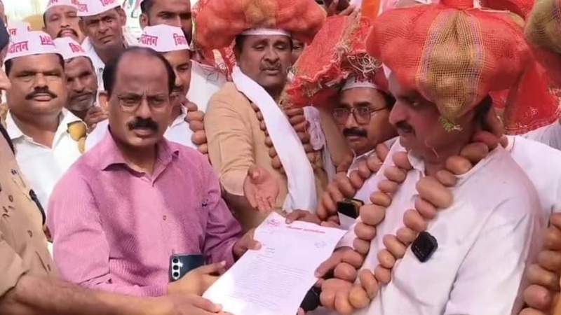 कन्नौज में आलू किसानों का प्रदर्शन, आलू नीति बनाने की मांग