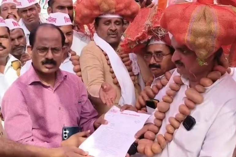 कन्नौज में आलू किसानों का प्रदर्शन, आलू नीति बनाने की मांग