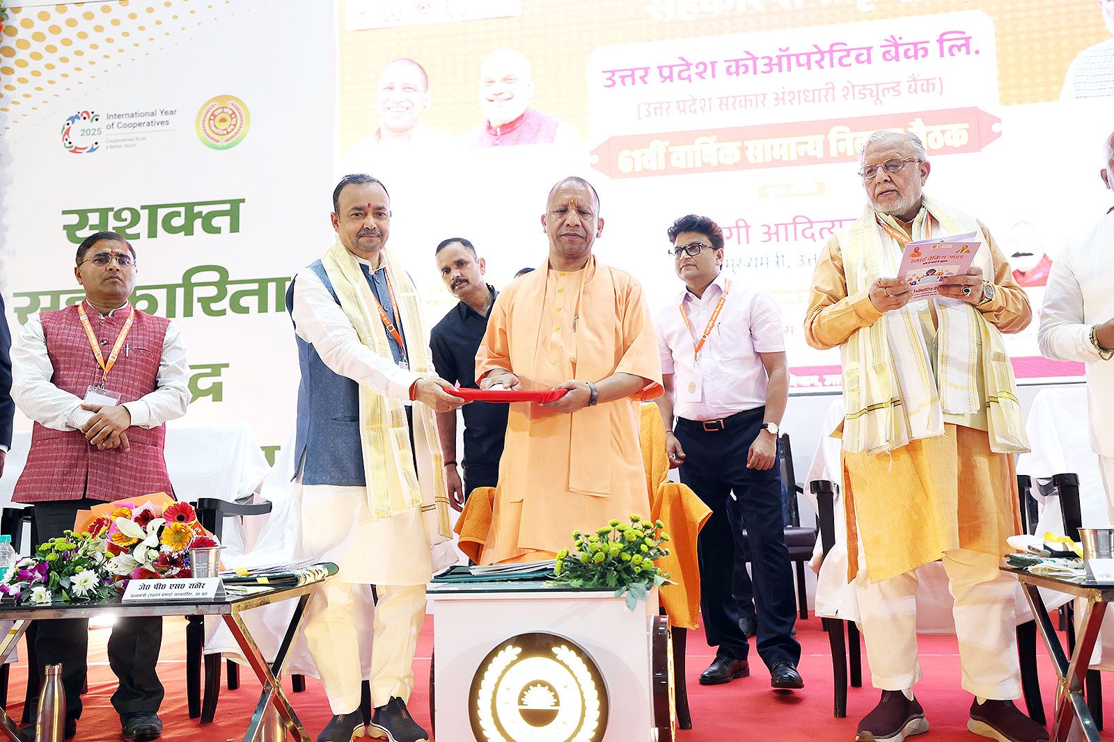 यूपी में प्राथमिक ग्रामीण सहकारी समितियों की क्रेडिट लिमिट 10 लाख से बढ़ाकर 15 लाख करेगी योगी सरकार