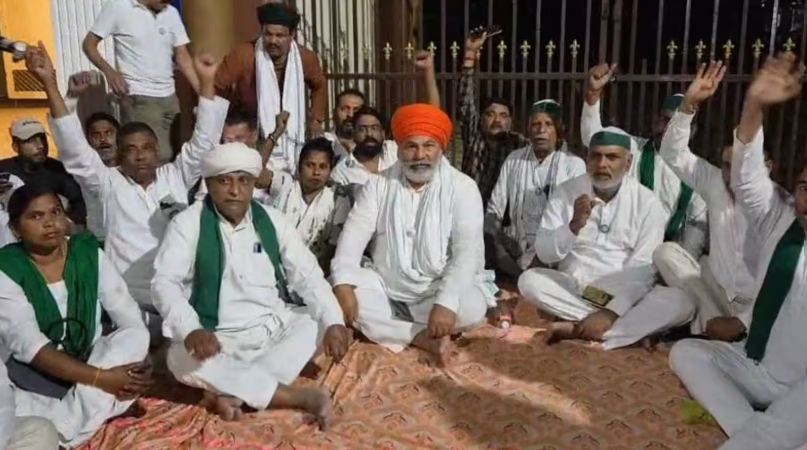 गन्ना संस्थान के बाहर किसानों का प्रदर्शन, राकेश टिकैत ने उठाए किसानों के मुद्दे