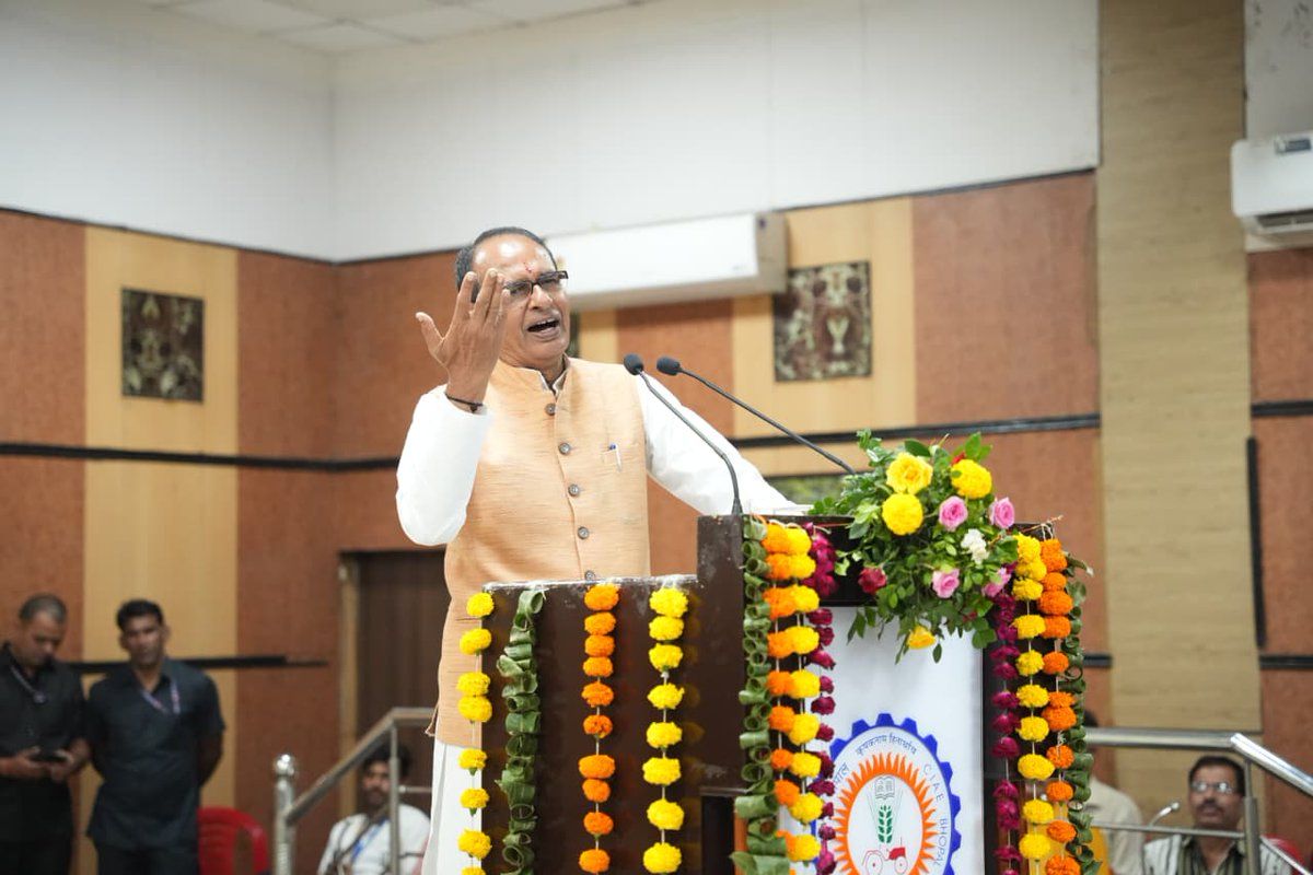 नवरात्रि पर किसानों को मिला बड़ा तोहफा: जीएसटी सुधार और नए कृषि उपकरणों का वितरण