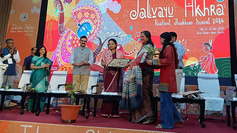 कल्पना सोरेन ने कहा कि झारखंड के आदिवासी और मूलवासी समुदायों के पारंपरिक ज्ञान और प्रकृति से जुड़े जीवन मूल्यों को अपनाकर जलवायु परिवर्तन की चुनौतियों का बेहतर समाधान निकाला जा सकता है।