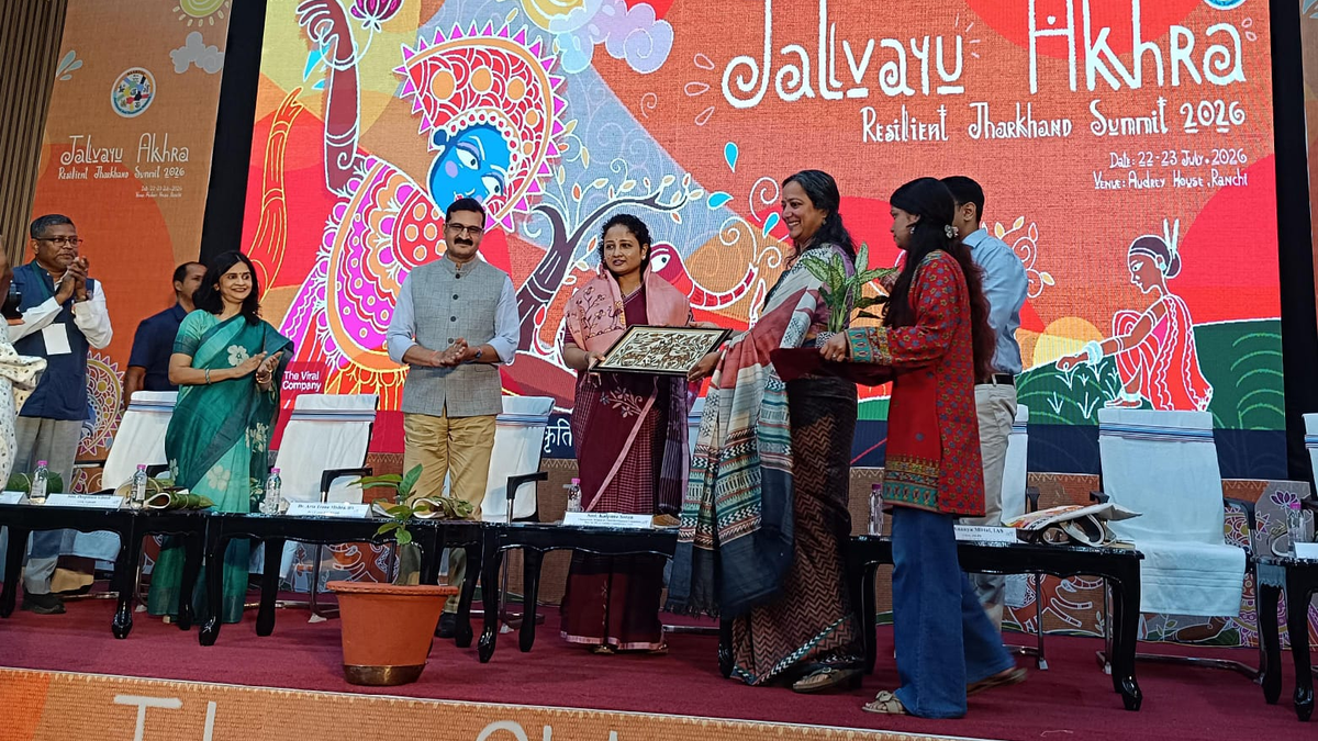 कल्पना सोरेन ने कहा कि झारखंड के आदिवासी और मूलवासी समुदायों के पारंपरिक ज्ञान और प्रकृति से जुड़े जीवन मूल्यों को अपनाकर जलवायु परिवर्तन की चुनौतियों का बेहतर समाधान निकाला जा सकता है।
