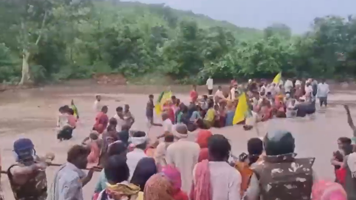 छतरपुर में केन-बेतवा लिंक परियोजना को लेकर जारी सत्याग्रह प्रशासन द्वारा ख़त्म करवा दिया गया है।
