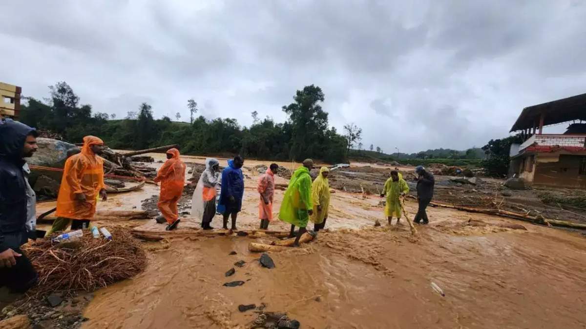 केरल में ख़राब मौसम की वजह से लैंडस्लाइड होने से गई सैकड़ों लोगों की जान, जाने और कहां है बारिश का अलर्ट