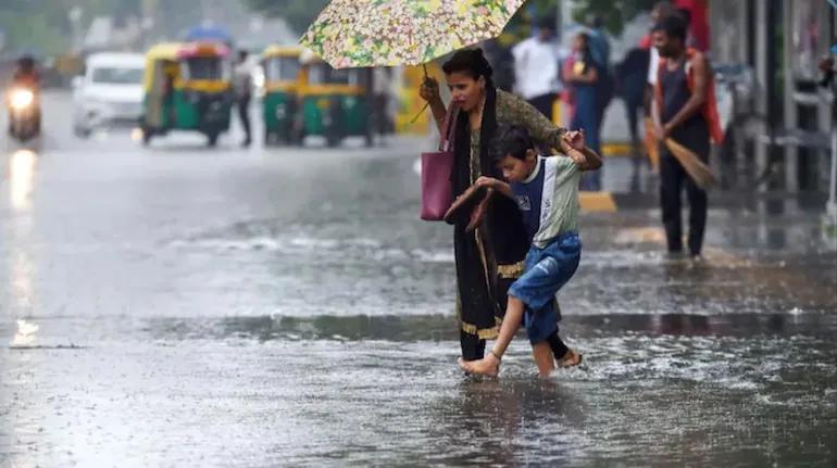देश के इन राज्यों में भारी बारिश का रेड अलर्ट, IMD ने लोगों को किया सतर्क