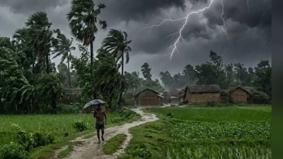मानसून विदाई के बीच दक्षिण भारत में बारिश का दौर जारी