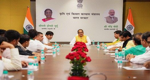 किसानों से खेती से संबंधित कई विषयों पर गंभीरता से चर्चा हुई, कई रचनात्मक सुझाव दिये : कृषि मंत्री शिवराज सिंह चौहान