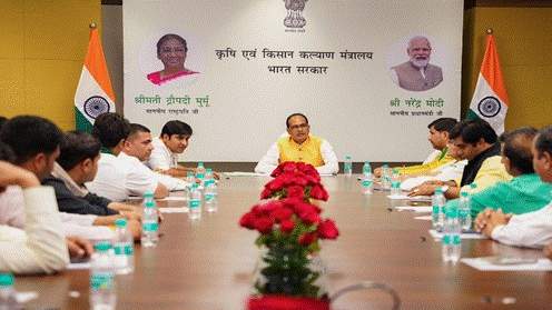 किसानों से खेती से संबंधित कई विषयों पर गंभीरता से चर्चा हुई, कई रचनात्मक सुझाव दिये : कृषि मंत्री शिवराज सिंह चौहान