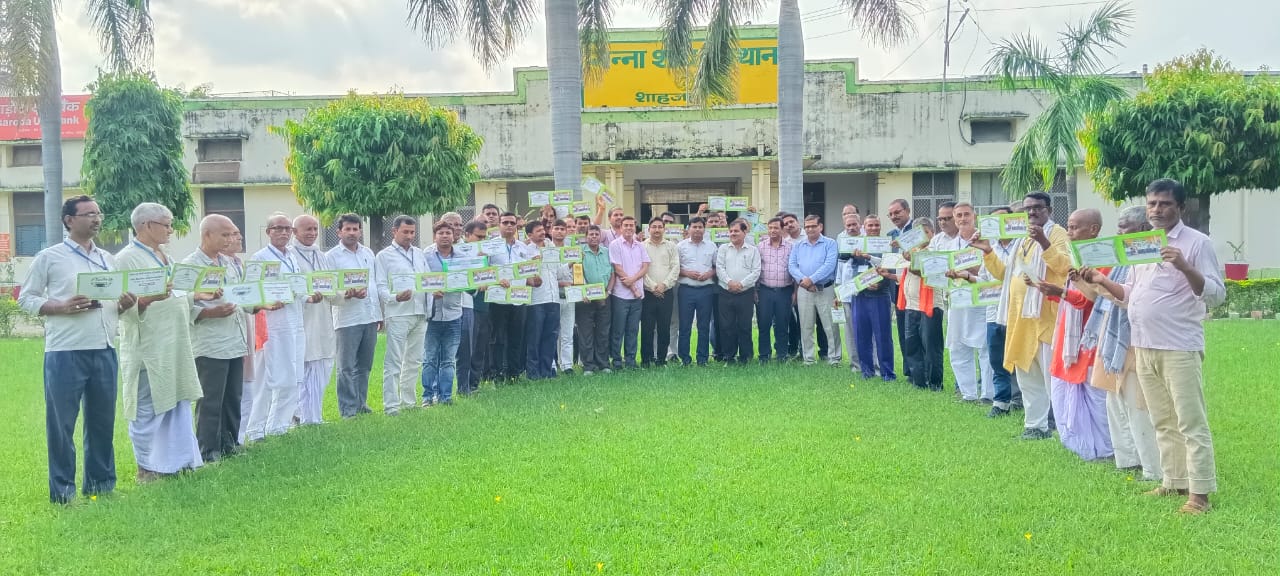 उत्तर प्रदेश गन्ना शोध परिषद में बिहार के किसानों को कम लागत में अधिक गन्ना उत्पादन की दी गई ट्रेनिंग