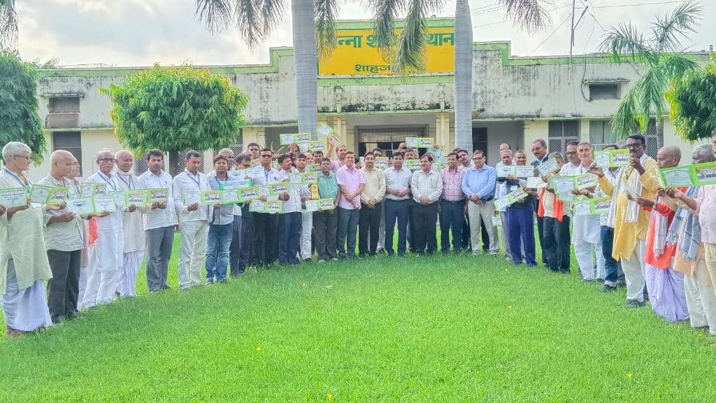 उत्तर प्रदेश गन्ना शोध परिषद में बिहार के किसानों को कम लागत में अधिक गन्ना उत्पादन की दी गई ट्रेनिंग