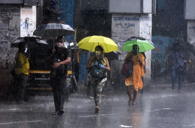 देश भर में जारी है मानसून की बारिश, जम्मू में भारी बारिश के चलते रोकी गई अमरनाथ यात्रा, उत्तराखण्ड में भी बारिश का येलो अलर्ट