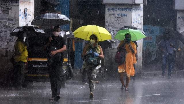 देश भर में जारी है मानसून की बारिश, जम्मू में भारी बारिश के चलते रोकी गई अमरनाथ यात्रा, उत्तराखण्ड में भी बारिश का येलो अलर्ट