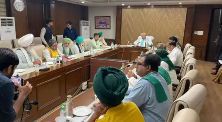 किसानों और सरकार के बीच लंबी बैठक, MSP समेत 10 मांगों पर हुई चर्चा