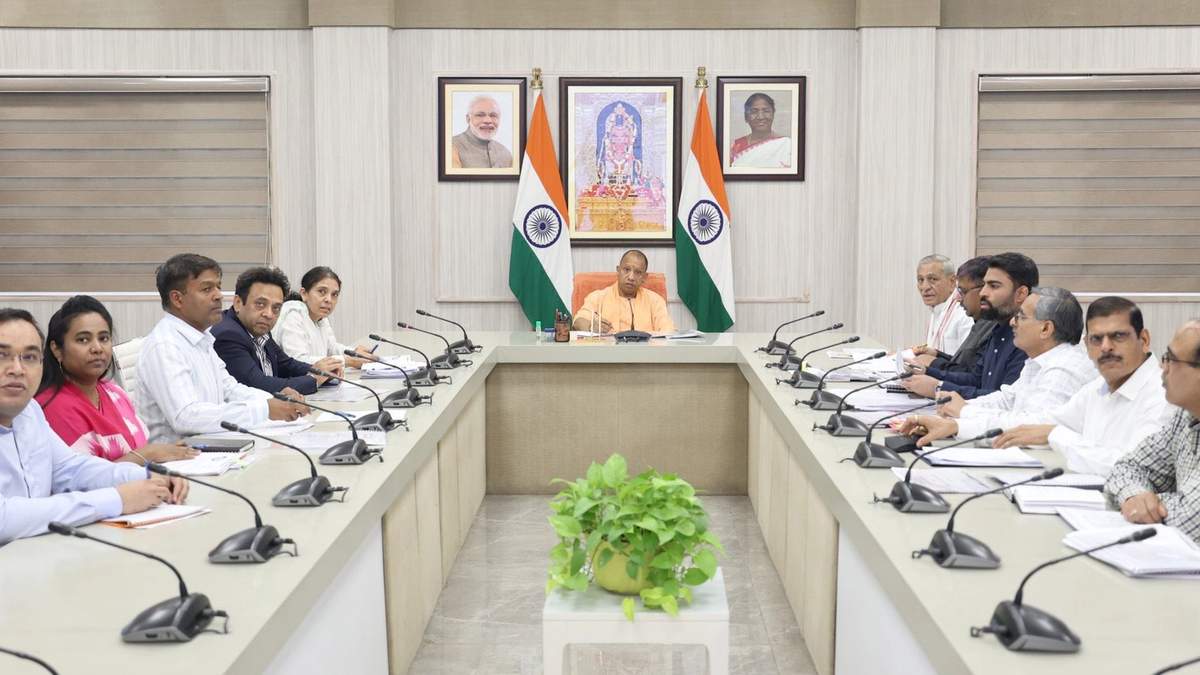गन्ना किसानों को ट्रेनिंग दिलवाएगी यूपी सरकार, सीएम योगी ने अधिकारियों को दिए निर्देश