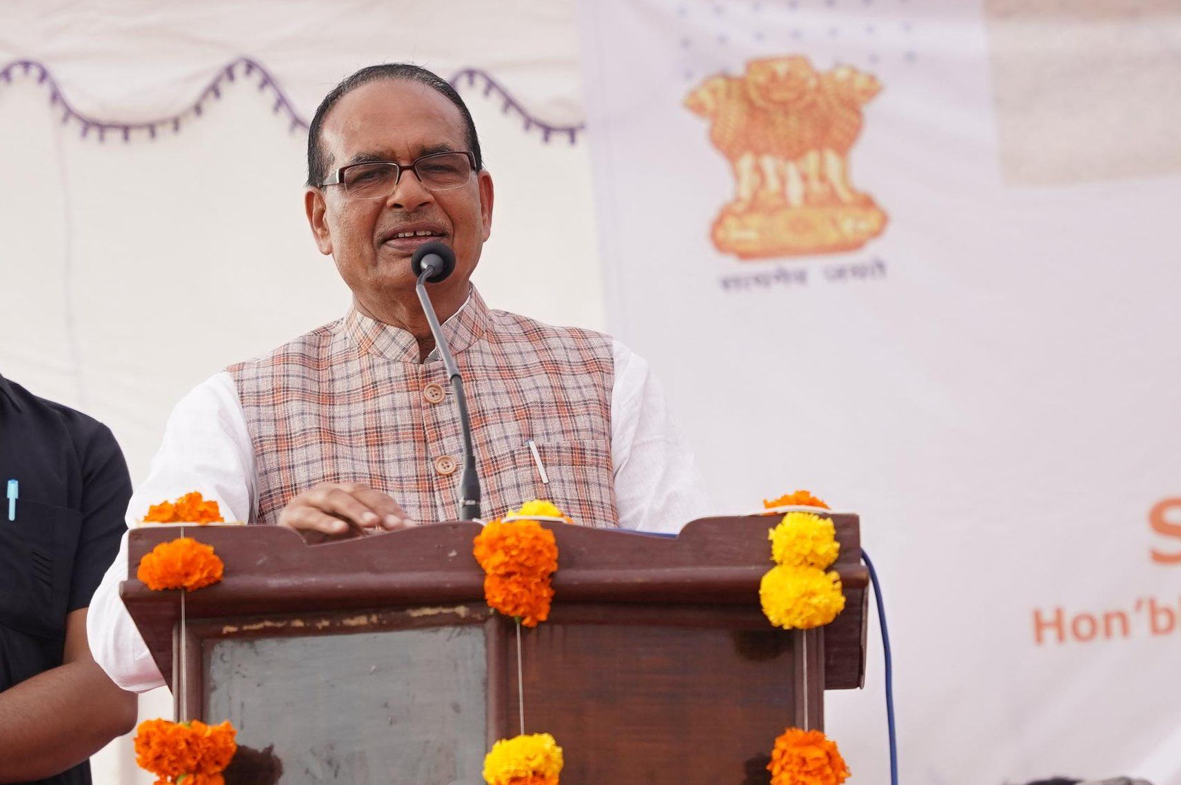 जम्मू में बाढ़ प्रभावित किसानों से मिले कृषि मंत्री शिवराज सिंह चौहान, बोले हरसंभव मदद करेगी मोदी सरकार