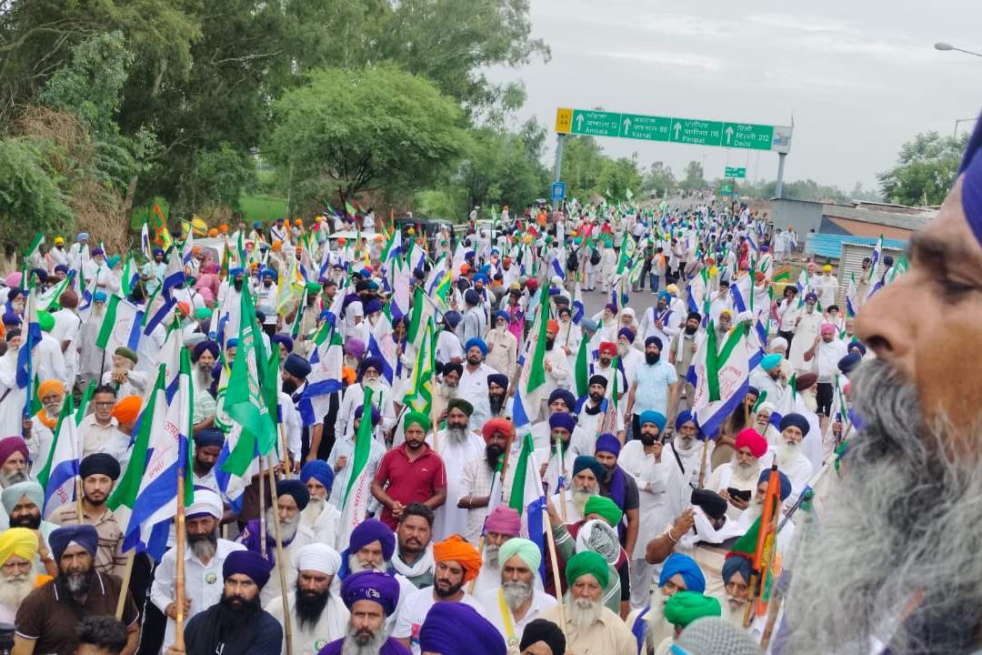 भारत-अमेरिका प्रस्तावित व्यापार समझौते के विरोध में किसानों ने दिल्ली कूच किया, लेकिन शंभू और खनौरी बॉर्डर समेत कई जगह उन्हें रोक दिया गया।