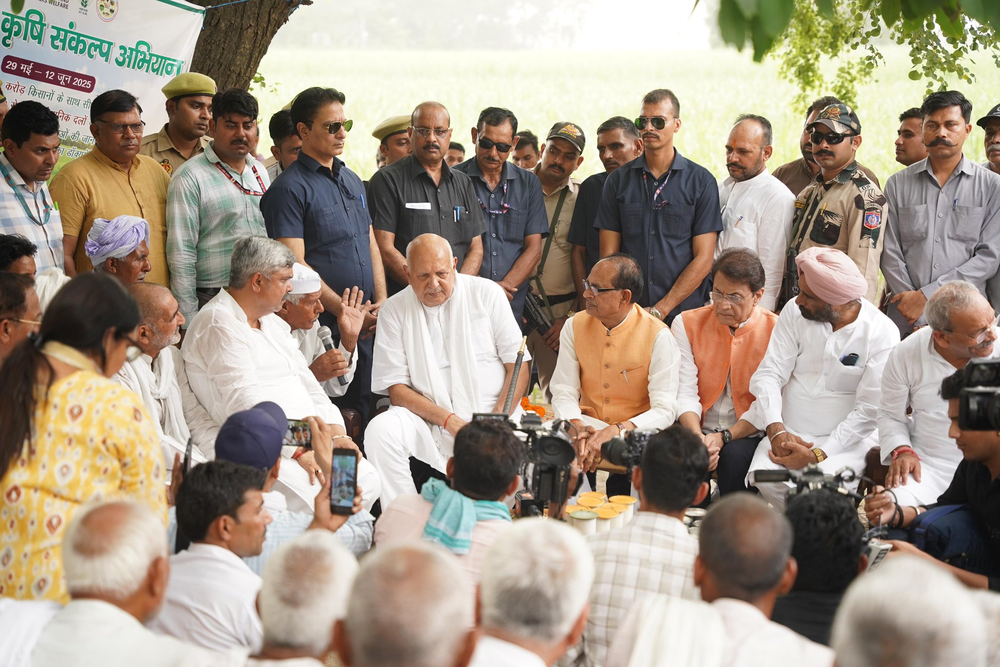 फसलों के लिये नकली दवाई बनाने वालों के खिलाफ सख्त कानून बनायेंगे, यूपी के मेरठ में किसानों से संवाद के बीच बोले चौहान