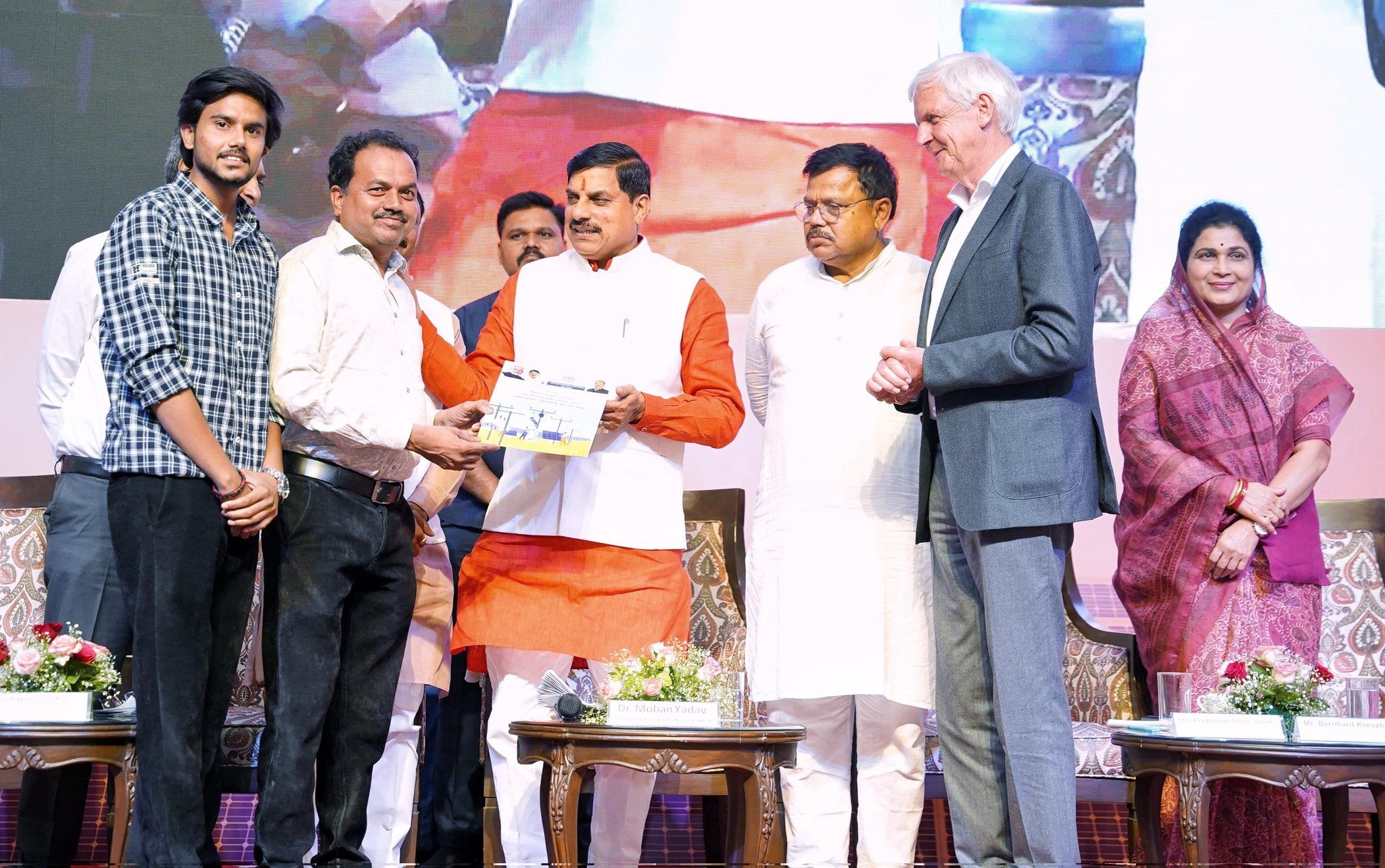 मध्य प्रदेश सरकार लागू करेगी सूर्य मित्र कृषि फीडर योजना, किसानों को मिलेगी सस्ती बिजली और होगी अतिरिक्त कमाई