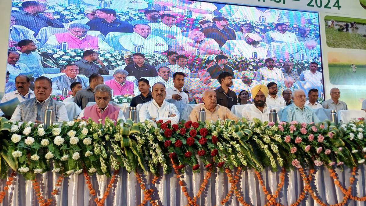 उत्तर प्रदेश: गन्ना किसानों का 4,000 करोड़ रुपए बकाया, गन्ना मंत्री ने भुगतान को लेकर कही ये बात