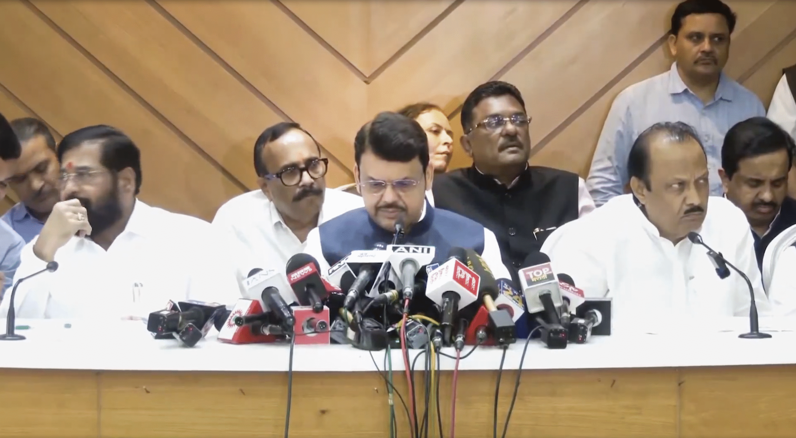 महाराष्ट्र में कर्ज़मुक्ति के बिना राहत पैकेज पर किसान सभा का विरोध