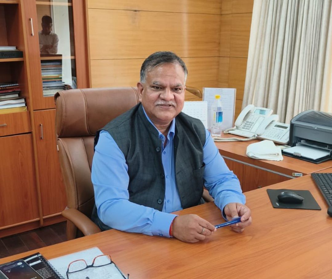 राज्य में यूरिया और डीएपी की कोई कमी नहीं, यूपी के मुख्य सचिव मनोज कुमार ने स्कूल विलय पर ये कहा