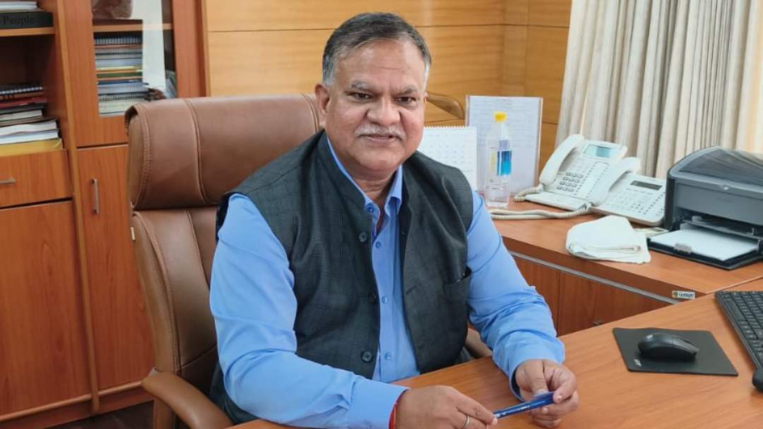 राज्य में यूरिया और डीएपी की कोई कमी नहीं, यूपी के मुख्य सचिव मनोज कुमार ने स्कूल विलय पर ये कहा