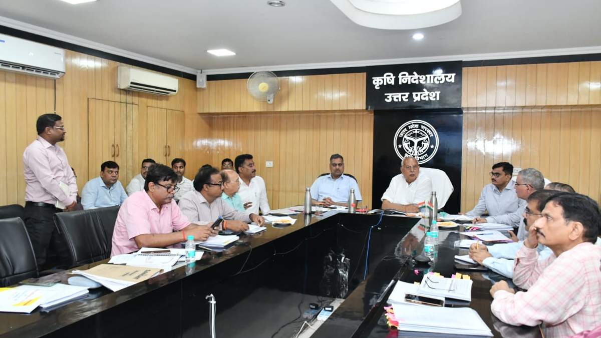 यूपी के सभी 75 जिलों में 25.74 लाख मीट्रिक टन खाद उपलब्ध, कालाबाजारी करने वालों पर सख्त कार्रवाई की जाएगी: कृषि मंत्री