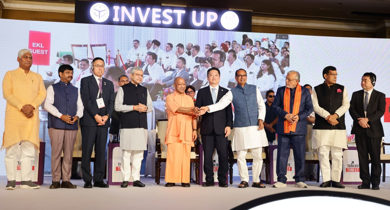  नई दिल्ली में आयोजित यूपी-जापान इन्वेस्टमेंट मीट-2026 में मुख्यमंत्री योगी आदित्यनाथ की मौजूदगी में Escorts Kubota और स्पार्क मिंडा की परियोजनाओं का वर्चुअल भूमिपूजन किया गया।