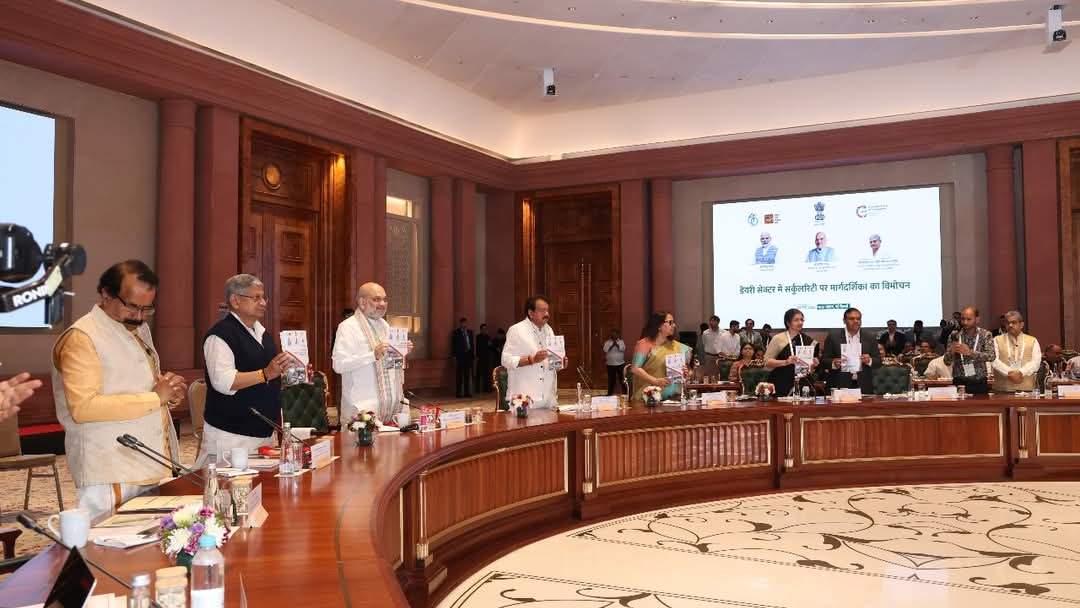 श्वेत क्रांति 2.0 के तहत हर राज्य व UT में एक राज्यस्तरीय संघ और देश के 80% जिलों में दुग्ध संघ बनाने का लक्ष्य हो: अमित शाह