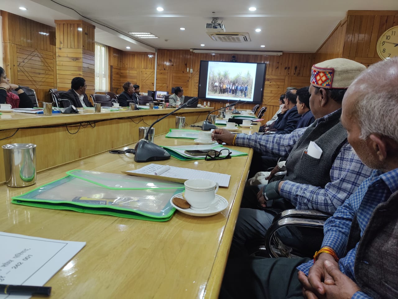 उत्तर प्रदेश गन्ना शोध परिषद ने गन्ने की दो नई किस्में की  जारी