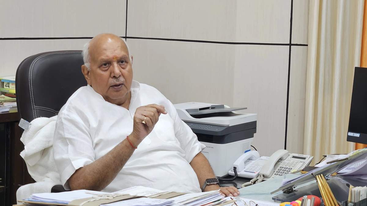 प्रदेश में पर्याप्त मात्रा में यूरिया उपलब्ध, कालाबाजारी करने वालों के खिलाफ होगी सख्त कार्रवाई: कृषि मंत्री शाही