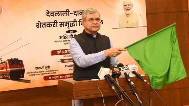 किसानों के लिए समर्पित ट्रेन 'शेतकरी समृद्धि' का रेल मंत्री अश्विनी वैष्णव ने किया शुभारंभ, महाराष्ट्र से बिहार तक चलेगी ये ट्रेन
