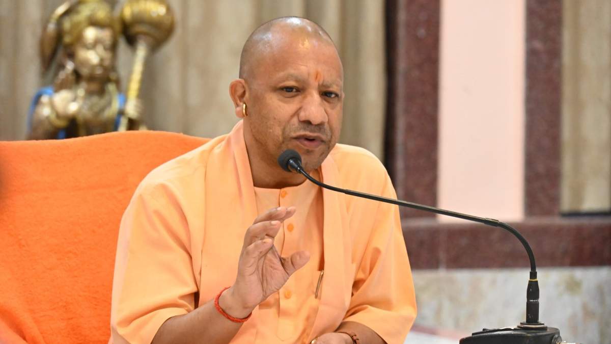 बाढ़ राहत के लिए सीएम योगी ने बनाई 11 मंत्रियों की टीम, 24 घंटे में सहायता राशि देने के लिए दिए निर्देश