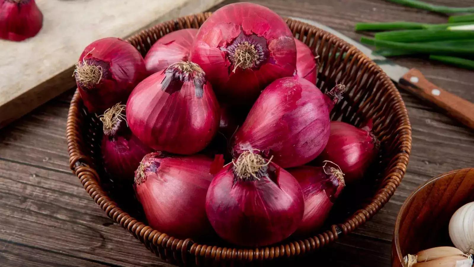 Onion Exports: प्याज की एक्सपोर्ट को लेकर केंद्र सरकार का बड़ा फैसला, किसानों पर इसका क्या होगा असर?