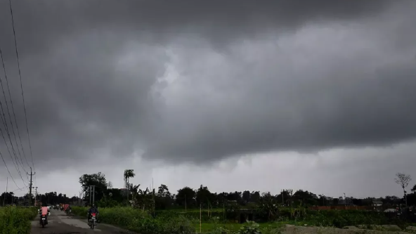 उत्तर प्रदेश में अगले 3-4 दिनों तक अलग-अलग स्थानों पर भारी से बहुत भारी बारिश होने का अनुमान है।