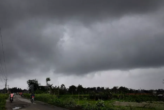 उत्तर प्रदेश में अगले 3-4 दिनों तक अलग-अलग स्थानों पर भारी से बहुत भारी बारिश होने का अनुमान है।