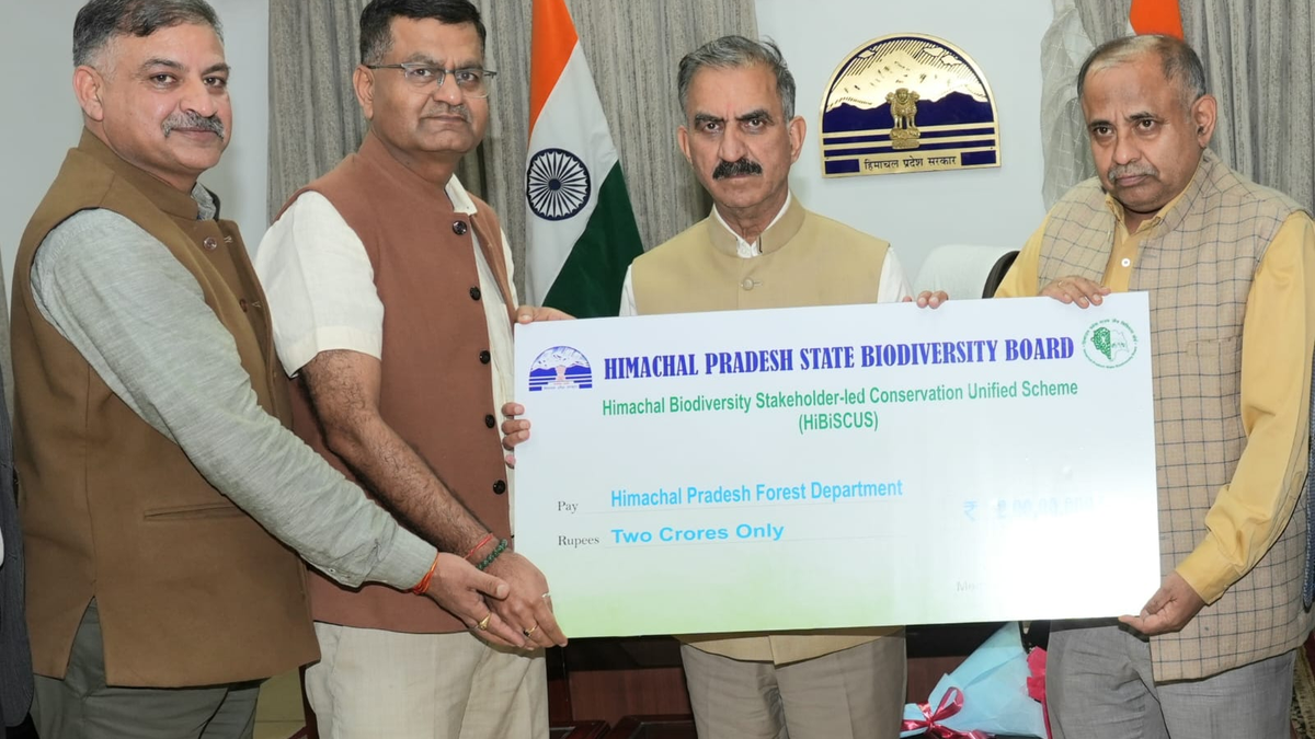 हिमाचल प्रदेश सरकार ने किसानों की आय बढ़ाने और पर्यावरण संरक्षण को बढ़ावा देने के लिए 'हाइबिस्कस' (हिमाचल बायोडायवर्सिटी स्टेकहोल्डर-लेड कंजर्वेशन यूनिफाइड योजना) शुरू की है।