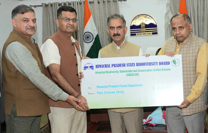 हिमाचल प्रदेश सरकार ने किसानों की आय बढ़ाने और पर्यावरण संरक्षण को बढ़ावा देने के लिए 'हाइबिस्कस' (हिमाचल बायोडायवर्सिटी स्टेकहोल्डर-लेड कंजर्वेशन यूनिफाइड योजना) शुरू की है।